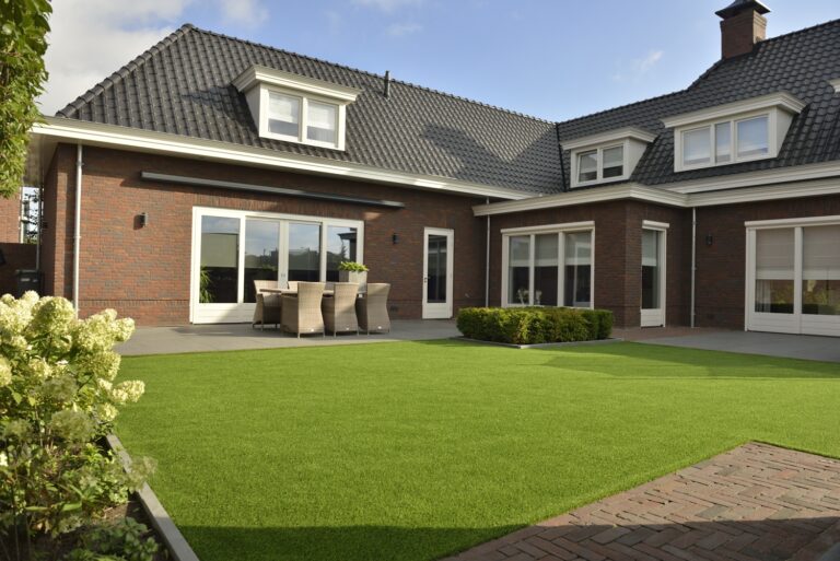 Modern house shot 2 768x513